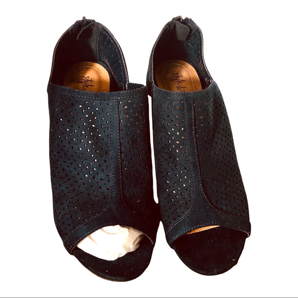 Style & Co, Hanonn Navy, Bootie with cutouts, zipper, size 10.5, peep toe, NWT